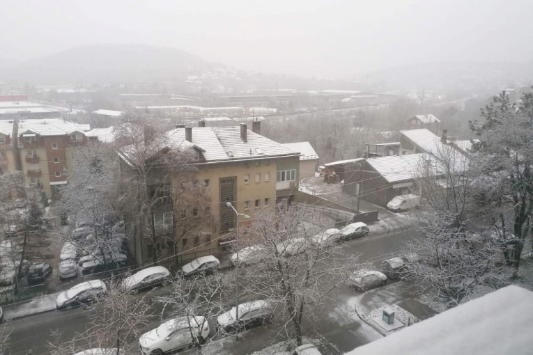 Zima se ne da: Pao sneg! Nula stepeni u pola Srbije, ali zato u Nišu 15, a u Sjenici 7?! (FOTO)