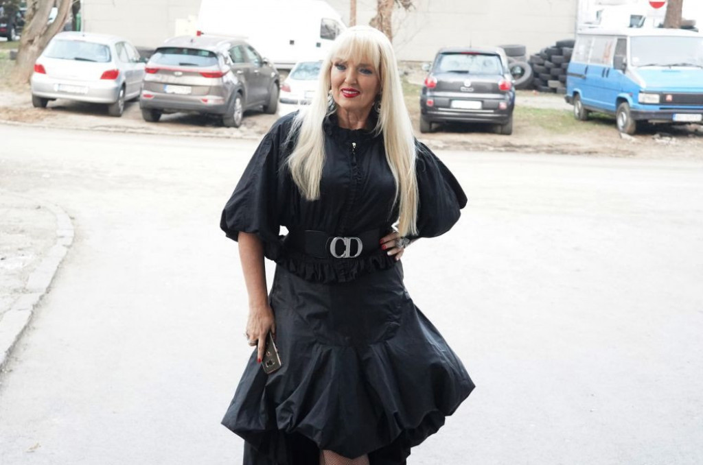 Pevačica oplela po devojkama: Žele da postanu bogate, pa ih oduševljavaju loši momci!