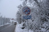 Sneg veje u Zapadnoj Srbiji: Na teren odmah poslata teška mehanizacija, 12 mašina čisti puteve u užičkom kraju