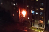Požar na Novom Beogradu: Buktinja "progutala" stan na drugom spratu, vatrogasci spasili tročlanu porodicu! (VIDEO)