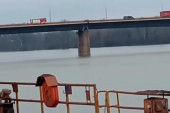 Drama na Kovinskom mostu: Jedna osoba skočila u Dunav! (VIDEO)