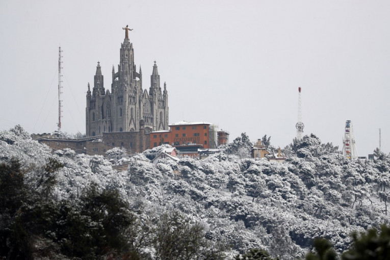 Barselona pod snegom: Oluja Hulijeta donela probleme španskim ostrvima (VIDEO)
