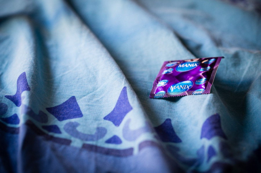 Zašto bi trebalo da izbegavate nošenje kondoma i seksualnih pomagala na putovanje?