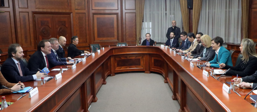 Brnabić sa Varheljijem o vladavini prava, medijskim zakonima