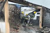 Otac je petomesečnu bebu jedva izbavio iz vatre: Jezivi detalji požara u selu Kremna, porodica ostala bez svega! (FOTO)