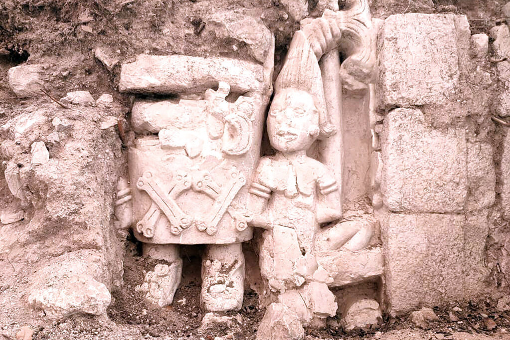 Otkrivena skulptura u drevnom majanskom gradu: Prikazuje vladarku koja pokorava zarobljenog ratnika (FOTO)