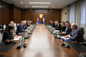 Gašić se sastao sa Varheljijem: Tema razgovora - Akcioni plan EU za Zapadni Balkan