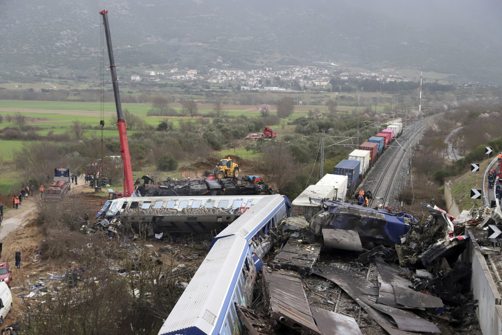 Novi detalji tragedije u Grčkoj: Sudar vozova mogao da se izbegne, šef stanice napravio kobnu grešku?