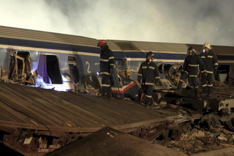 Stravične slike iz Grčke obišle svet! U sudaru vozova 32 mrtvih! "Ovako nešto nisam video" (VIDEO/FOTO)