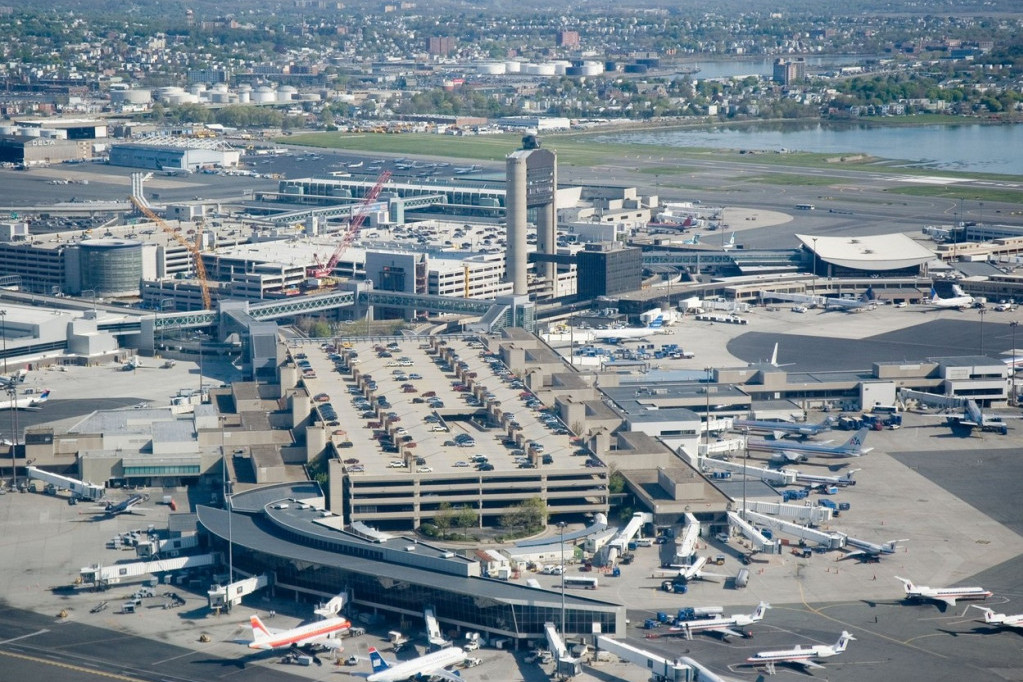 Za dlaku izbegnuta tragedija: Umalo sudar dva putnička aviona na aerodromu
