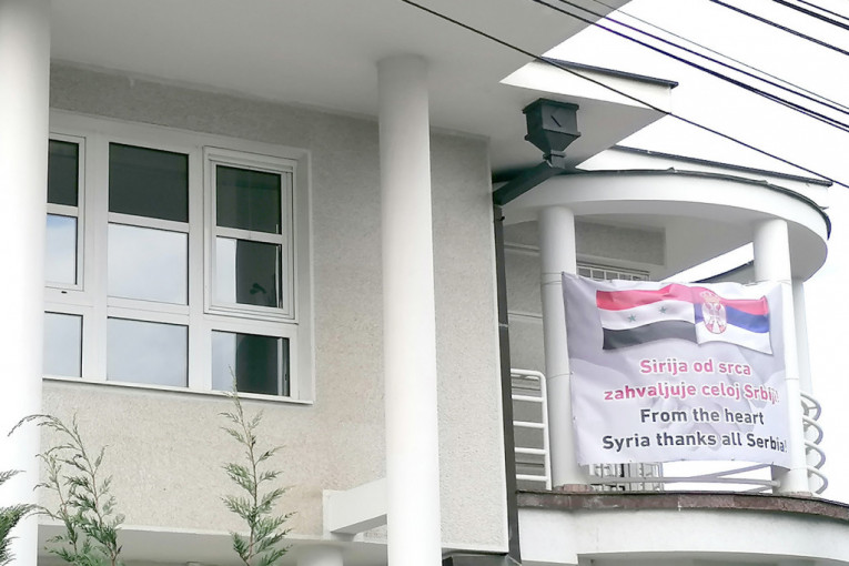 Sirija zahvalila Srbiji zbog pomoći posle zemljotresa: Na ambasadi u Beogradu osvanuo transparent (FOTO)