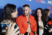 Trudna Sajsi bodri Savu Perovića na "Pesmi za Evroviziju '23": Privukao pažnju svojim kostimom, svi gledaju šta mu je na licu (VIDEO)