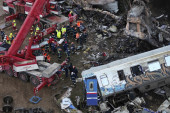 Stravične vesti iz Grčke! Pronađeno 14 ugljenisanih tela u trećem vagonu, broj mrtvih raste