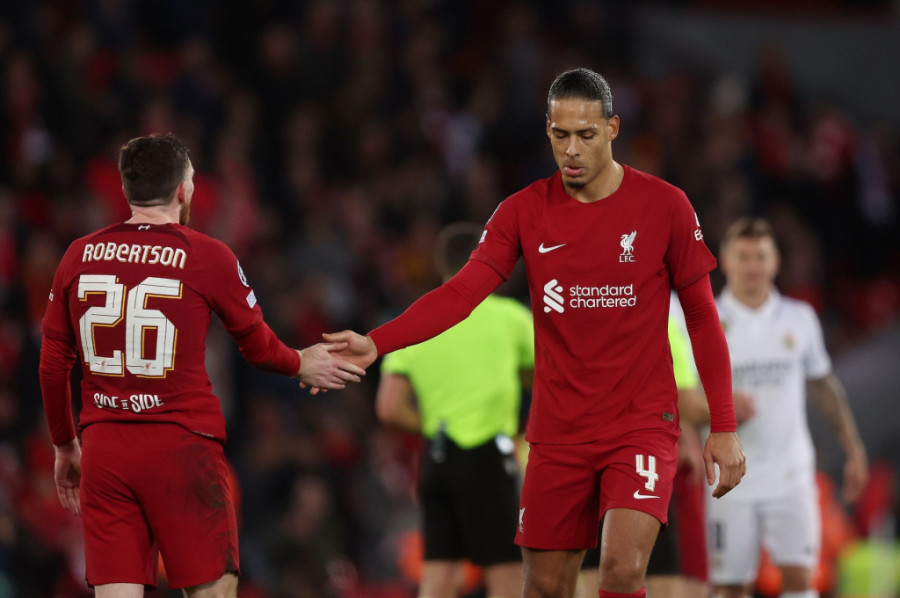 Srpski bedem među besmrtnima! Navijači izabrali - Vidić i Ivanović u najboljoj stranoj postavi Premijer lige (VIDEO)