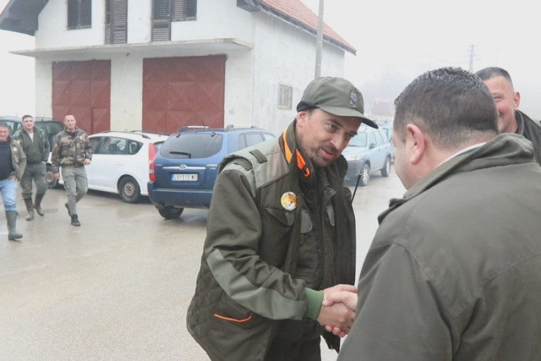 Lovci iz Dragačeva dobili svoju kuću: Godinama štite sela od opasnih predatora i divljih zveri (FOTO)