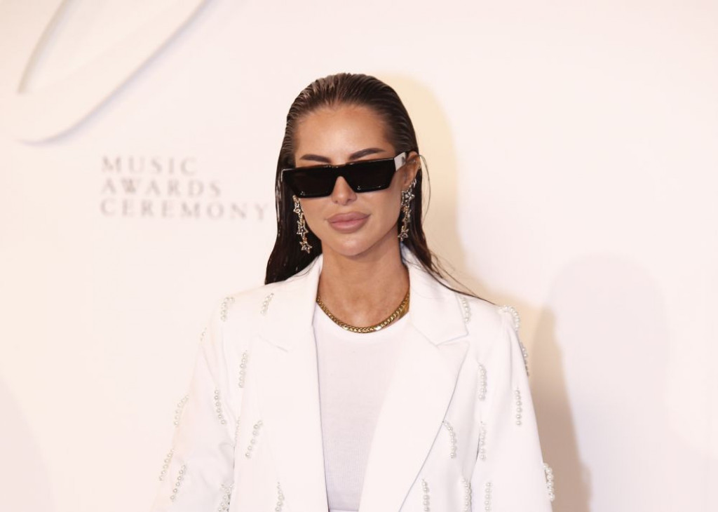 Verila se Tejlor Svift! Poznato i kakav joj je prsten Travis Kelsi stavio na ruku (FOTO)