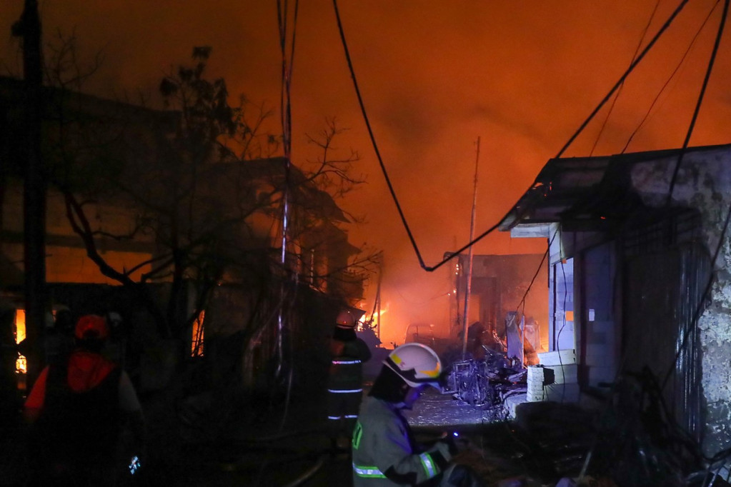 Izbio požar u skladištu kućnih aparata u Iranu: Vatrogasi na terenu, nema informacija o eventualnim žrtvama