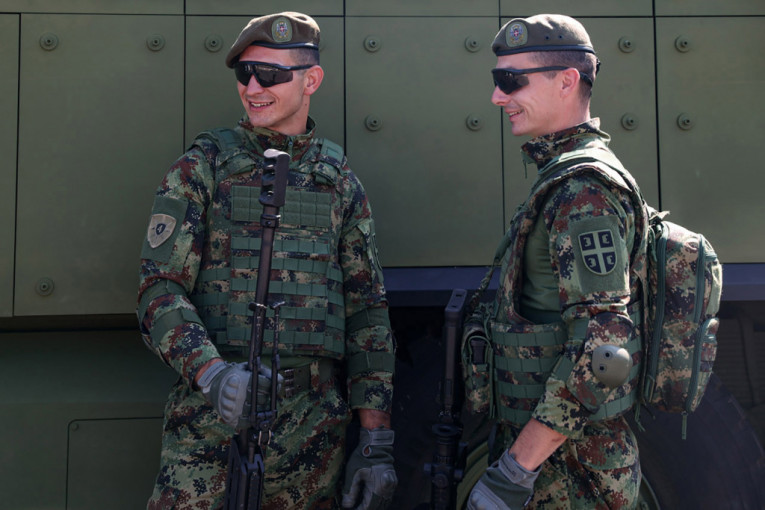 Roditeljima osnovaca prezentovane prednosti upisa dece u vojne škole: Besplatno školovanje, smeštaj i hrana a čim završe dobijaju posao!