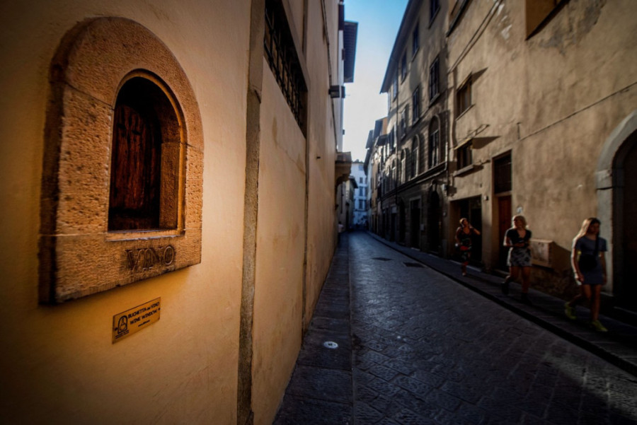 Mala vrata raja! Otkrijte drevnu tradiciju Firence, čuvene vinske prozore