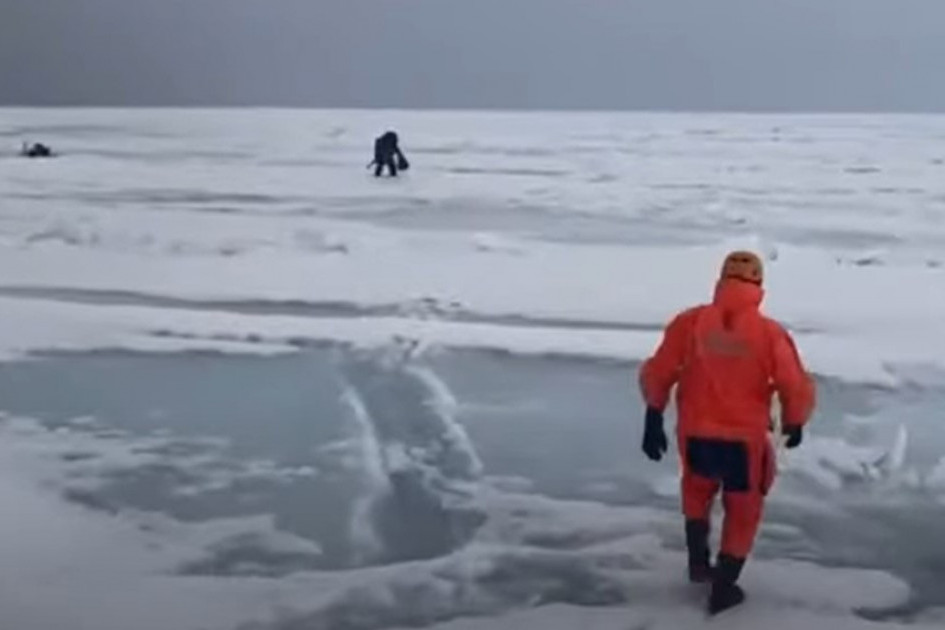 Ribari evakuisani sa ledene sante koja se odjednom odvojila od kopna (VIDEO)