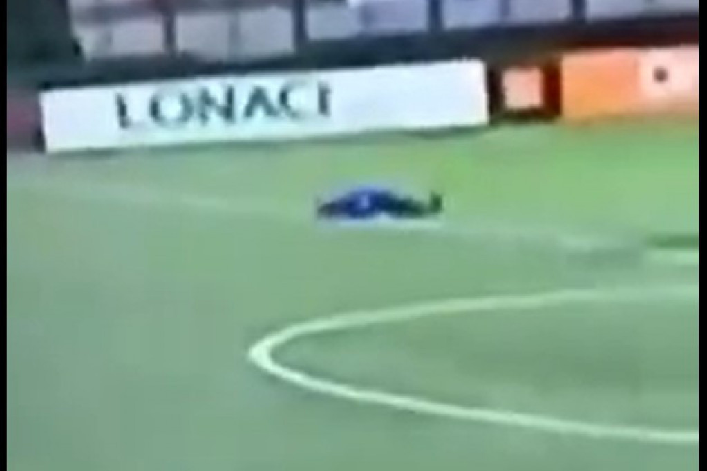 Fudbalski svet u suzama: Još jedan igrač preminuo na terenu! (VIDEO)
