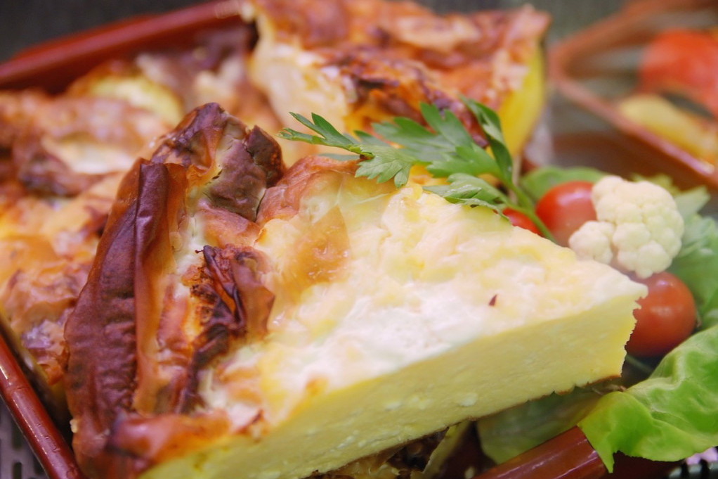 Recept dana: Sočna i mekana carska pita, savršena kada želite ukusan obrok bez mnogo muke