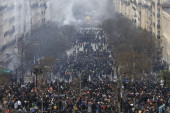 Protesti paralizovali Francusku: Haos na ulicama gradova, demonstranti palili gume, policija koristila vodene topove (VIDEO/FOTO)