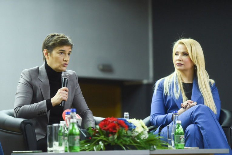 Brnabić: SNS će nastaviti da se bori za sve bolji položaj žena u Srbiji (FOTO)