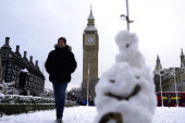 Veliku Britaniju čekaju ledeni dani: Sneg će padati satima, letovi odloženi, rekordno niske temperature