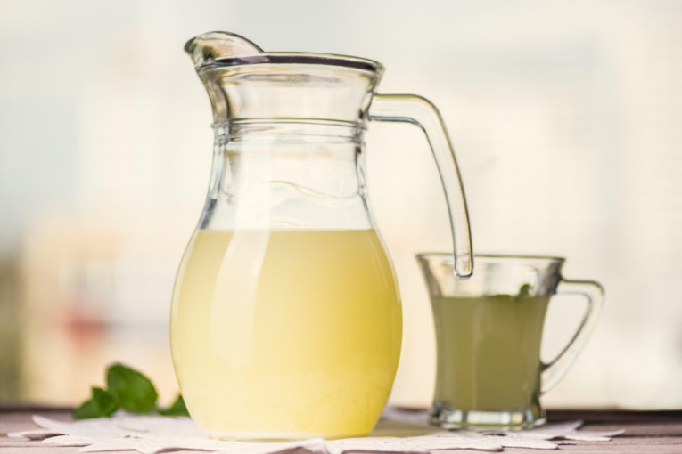 Da li je napitak od surutke, limuna i celera zaista čistač jetre? Imamo i recepturu
