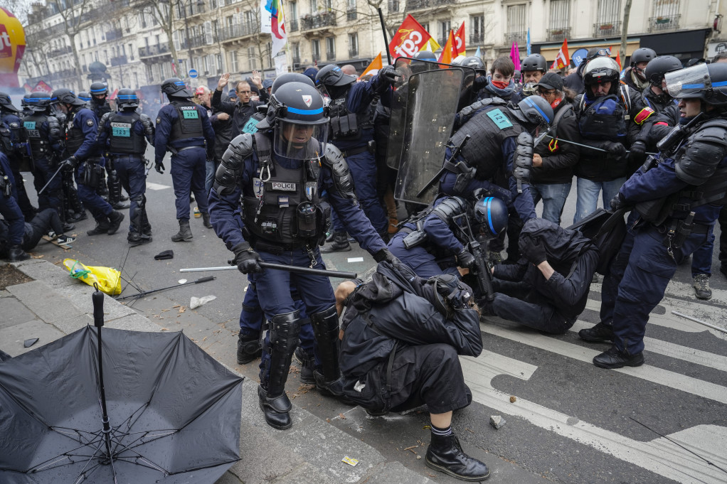 Francuski Senat usvojio kontroverzni plan reforme penzionog sistema koji je izazvao burne proteste