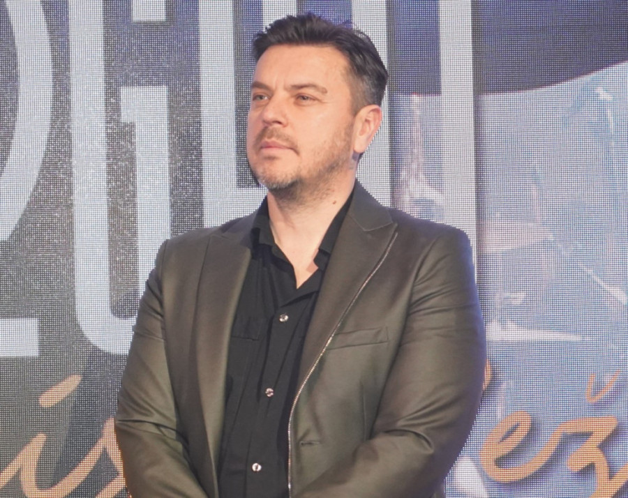 „Novi Sad mi je u srcu..." Koncert Borisa Režaka počeo minutom ćutanja