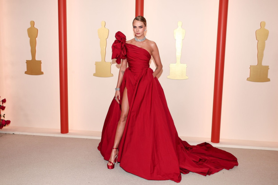 Trezna, zdrava i srećna Kara Delevinj imala je najbolja modna izdanja sa Oskara: O njene dve haljine ne prestaje da se priča
