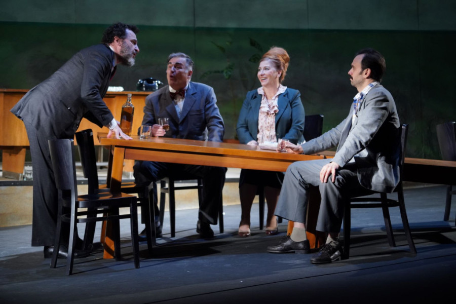 Predstava "Razvojni put Bore Šnajdera" 50. put pred publikom: Nenad Jezdić u još jednoj maestralnoj ulozi (FOTO)