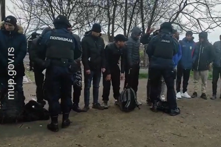 Velika akcija policije: Pronašli skoro 700 migranata širom Srbije, krili se u šumama i napuštenim objektima! (VIDEO)