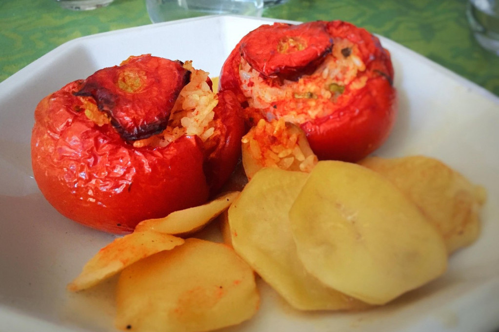 Recept dana: Posne punjene paprike - prepune fila od krompira, pirinča i povrća, očas posla gotove, savršene za porodični ručak