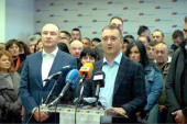 Preko 100 članova POKS-a iz Novog Sada pristupilo SNS-u i podržalo politiku Aleksandra Vučića (VIDEO)