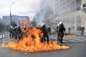 Opšti haos u nekoliko gradova u Grčkoj: Demonstranti se sukobili sa policijom, gorele ulice Atine! (VIDEO/FOTO)