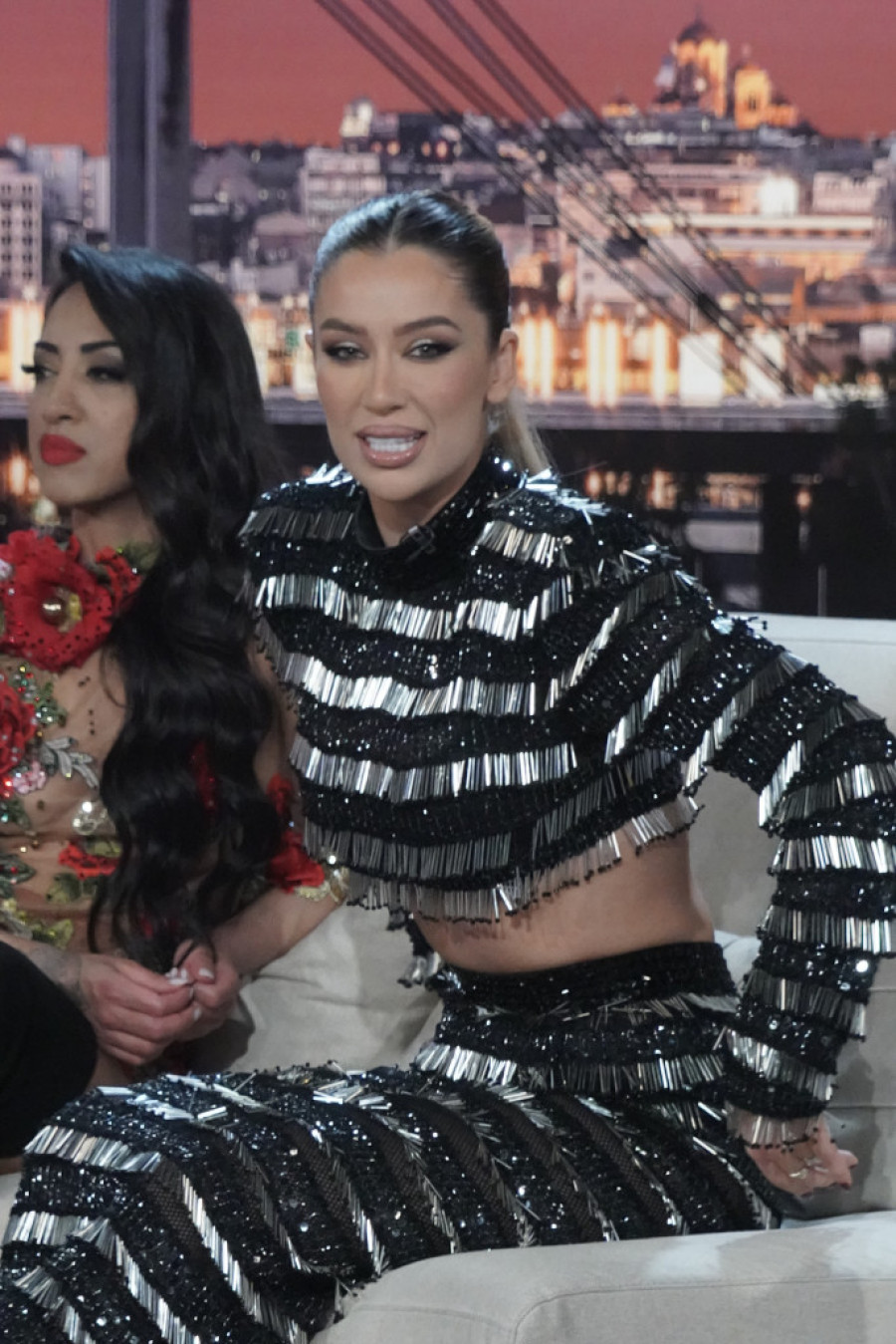 „Igra kao uključena u struju i poput striptizete!" Denser opleo po Tei Tairović: To se nekad radilo sa stilom!