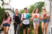 Sa suncem stiglo i ekstremno oblačenje đaka: Srednjoškolci kao sa estrade, škole uvode rigorozna pravila