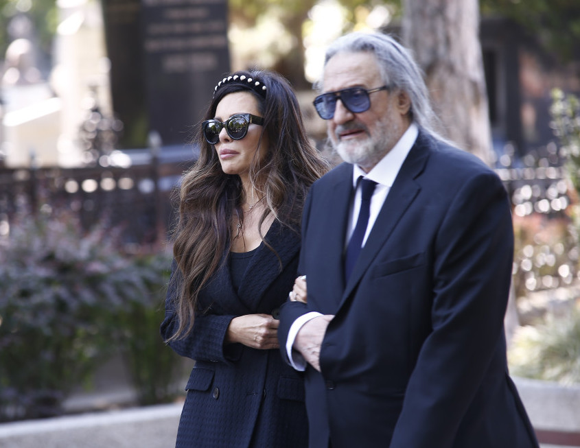 Nikolina Pišek razvezala jezik o svekru, sudu i nasledstvu: Moja ćerka nema kontakt sa dedom!