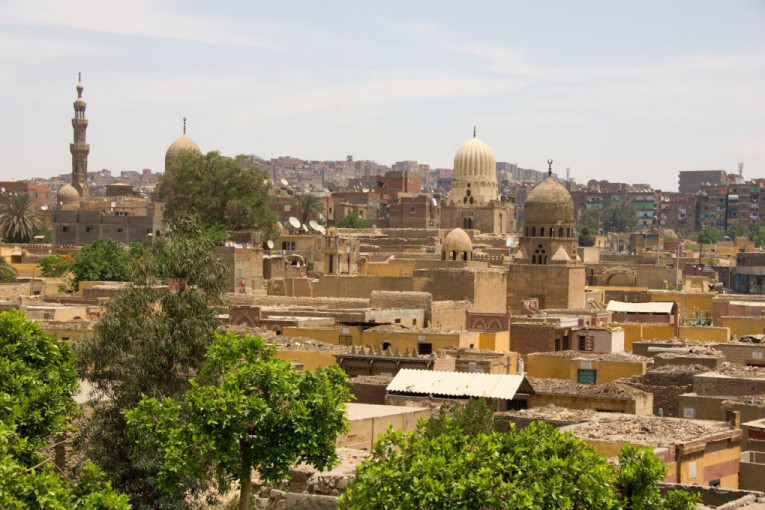 Na ovom groblju borave i živi: U Egiptu se nalazi Grad mrtvih koji broji više od pola miliona ljudi!