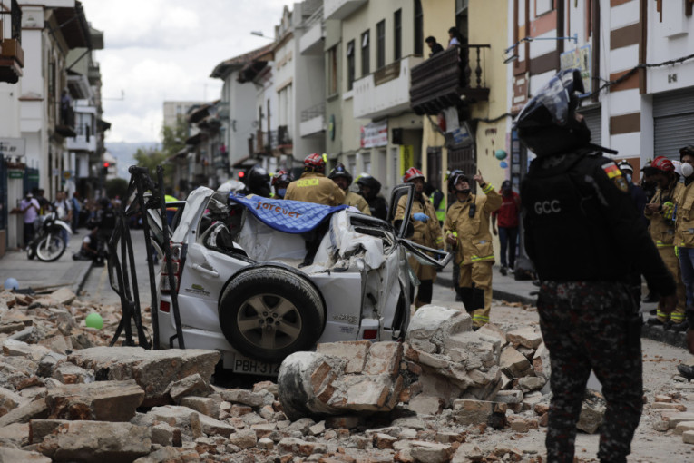 Fotografije koje prikazuju strašno stanje u Ekvadoru posle zemljotresa: Najmanje 12 mrtvih, mnogi pod ruševinama! (GALERIJA)