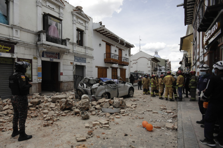U zemljotresu u Ekvadoru najmanje 13 ljudi stradalo, a 126 osoba ranjeno! (FOTO)