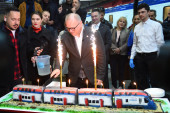 Uz tortu i nesvakidašnji koncert za putnike, u Prokopu obeležen prvi rođendan voza "Soko"