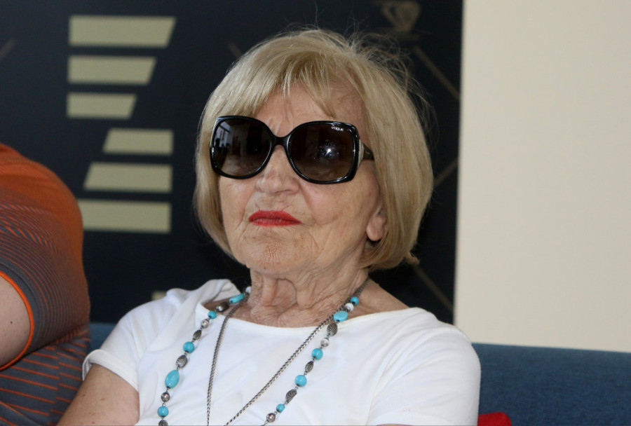 "Celu karijeru bih dala za jedno unuče" Mira Banjac otvorila dušu o sinu Branislavu, pa otkrila zašto se nikada nije ponovo udala