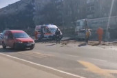 Udes kod Beogradskog sajma: Automobil probio ogradu i udario u kamion iz suprotnog smera!