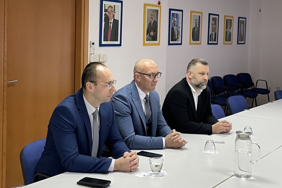 Srpska lista sa Hovenijerom: Nećemo na izbore, jer nisu ispunjeni naši zahtevi