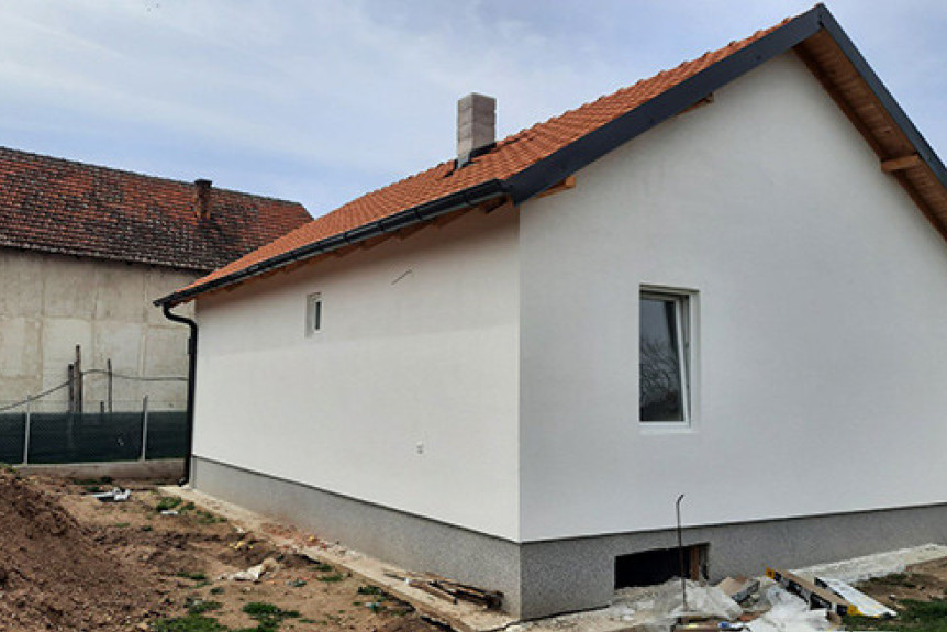 Kancelarija za KiM izdvojila sredstva za obnovu tri kuće u Vitini
