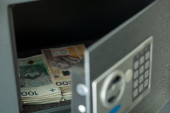 Iz sefa firme ukrali više od tri i po miliona dinara, 12.550 evra i 3.000 franaka: Kruševljani "pali" u okolini Loznice